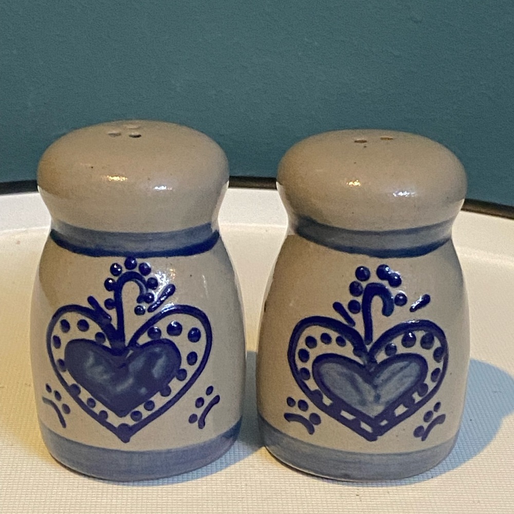 Beaumont Brothers pottery BBP Salt & Pepper Shakers Salt Glaze BLUE HEARTS 1994